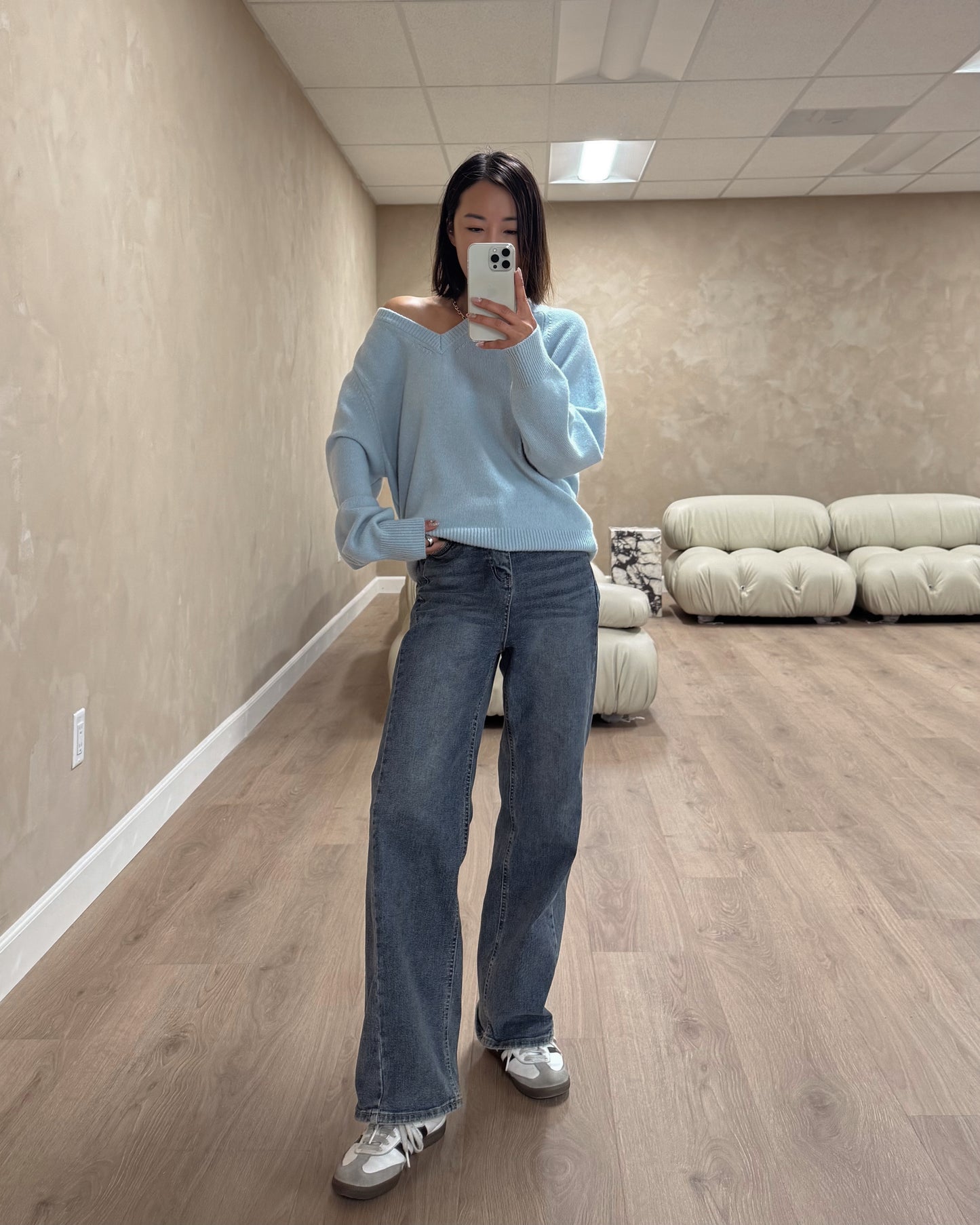 loose fit jeans with hidden elastic waist